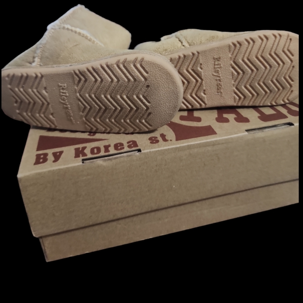 Riley roos faux suede boots (pre-loved) size: 18-24 months toddler